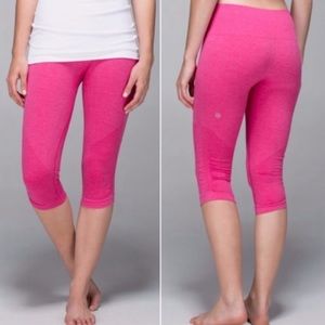 LULULEMON In The Flow Crop, Heathered Jewelled Magenta, Legging